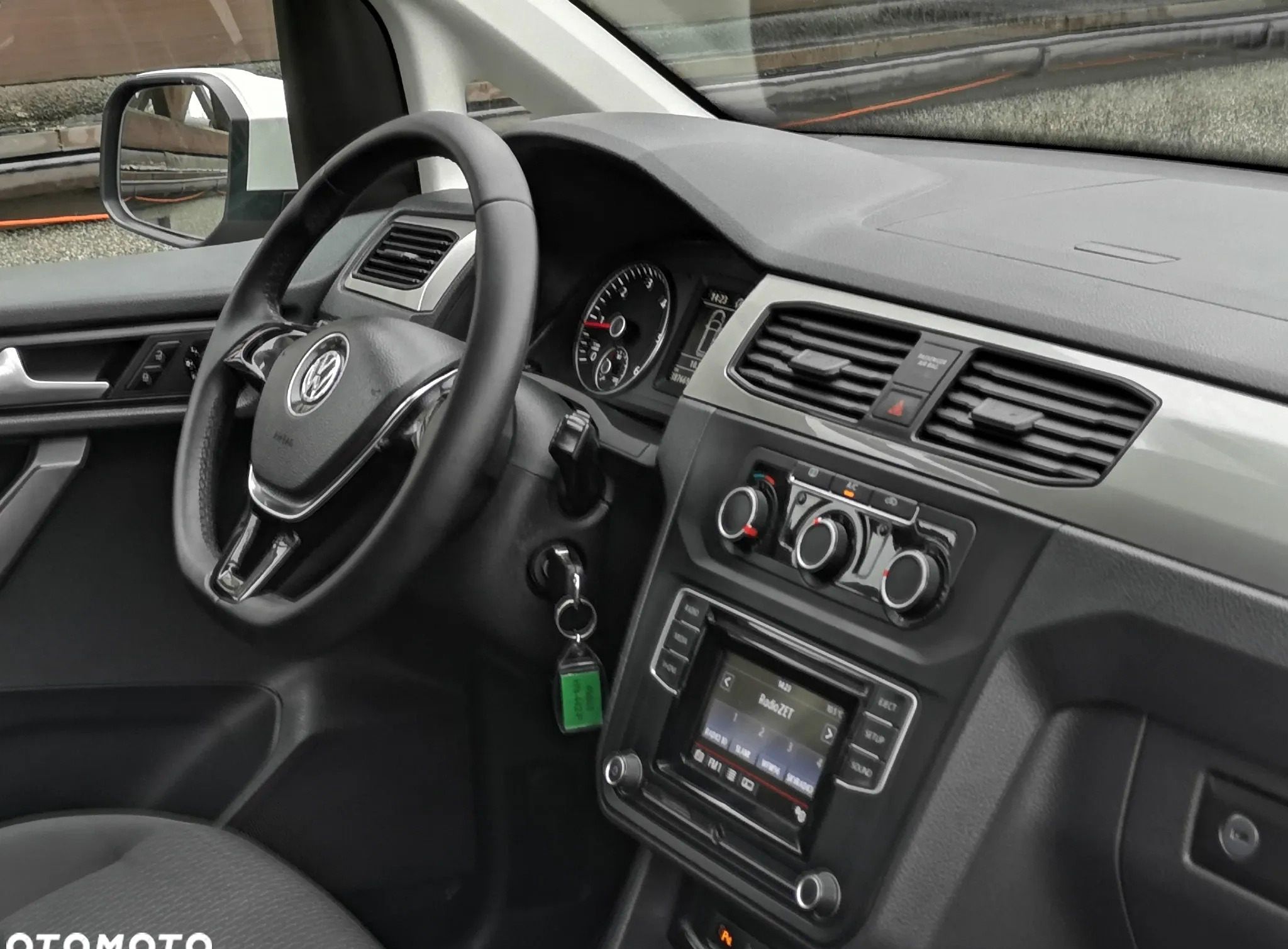 Volkswagen Caddy cena 41900 przebieg: 387669, rok produkcji 2015 z Zakroczym małe 211